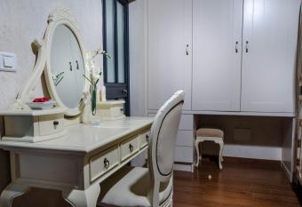 Renaissance Estate allows 18 year olds to book a room