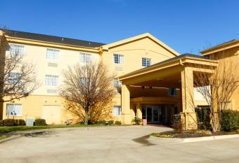 Motel 6 Balch Springs Tx allows 18 year olds to book a room
