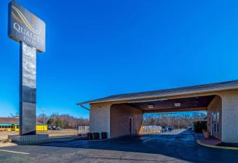 Quality Inn Glenpool - Tulsa has Smoking rooms