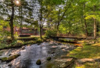 Magnolia Streamside Resort has Balcony rooms