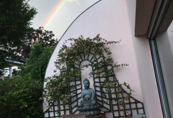 Reiser allows 18 year olds to book a room