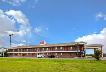 Econo Lodge Inn and Suites Searcy has Smoking rooms