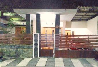 Homestay Syariah Grahadi has Balcony rooms