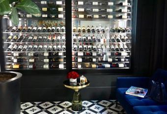 H  tel Cardinal Bordeaux Centre has Balcony rooms