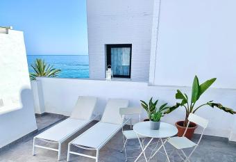 Easy Nerja Beach House allows 18 year olds to book a room