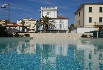 Residence Villa Piani allows 18 year olds to book a room