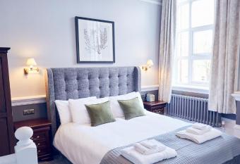 The Old Coffee Tavern allows 18 year olds to book a room