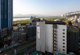 Brown-Dot Hotel Gupo has Smoking rooms