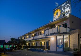 Hotel Vista al Sol allows 18 year olds to book a room