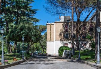 Hotel Santa Prisca allows 18 year olds to book a room