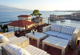 PEPO S GUESTHOUSE has Balcony rooms