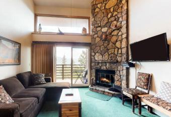 Buffalo Village 402 has Balcony rooms