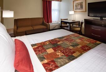 Spark By Hilton Williamsburg Historic Area has rooms with a private hot tub