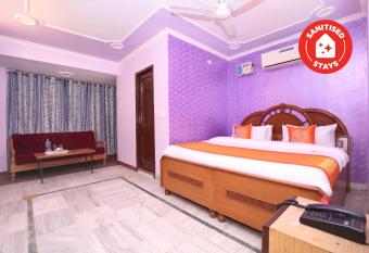 OYO Hotel Rajesh Palace allows 18 year olds to book a room