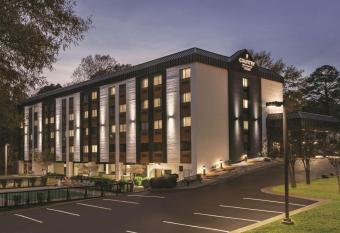 Country Inn & Suites by Radisson, Williamsburg E allows 18 year olds to book a room