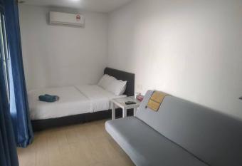 LeThuHouse allows 18 year olds to book a room