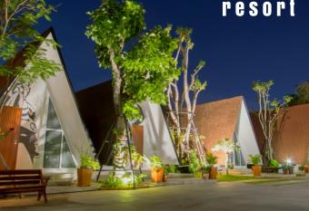 The MuG Resort has Balcony rooms