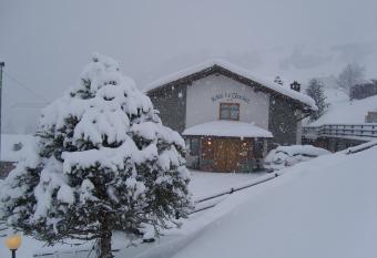 Hotel Le Clocher has Balcony rooms