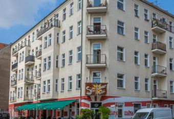 Sunflower Hostel Berlin allows 18 year olds to book a room