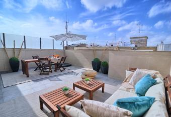 HQ Rooms Apartments San Vicente has Balcony rooms