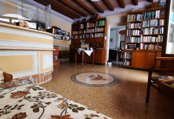 Albergo Giulia Gonzaga has Balcony rooms