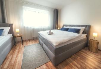 Apartm  ny MINATA has Balcony rooms