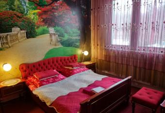 Motel DRABEK has rooms with a private hot tub