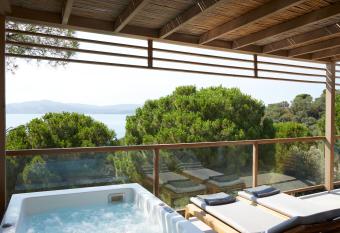 ELIVI Skiathos allows 18 year olds to book a room