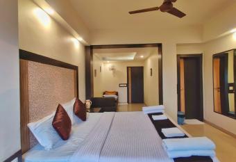 Hotel Ashwin Igatpuri, Pure Veg & Jain Food allows 18 year olds to book a room