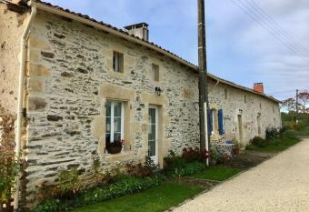 La Bucherie has Balcony rooms