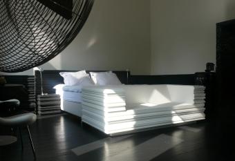 B&B Suites FEEK has rooms with a private hot tub