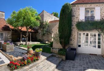 La Maison d Emilie - Chambres d h  tes allows 18 year olds to book a room