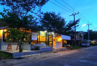 Backpack Hostel Kohyaoyai allows 18 year olds to book a room
