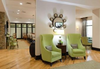 Hampton Inn Hickory has Balcony rooms