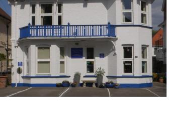 Southern Breeze Lodge - Adults Only allows 18 year olds to book a room