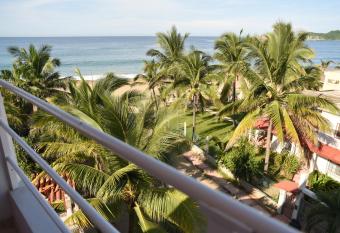 Los Angeles en el Paraiso allows 18 year olds to book a room