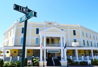 Stafford's Perry Hotel has Balcony rooms