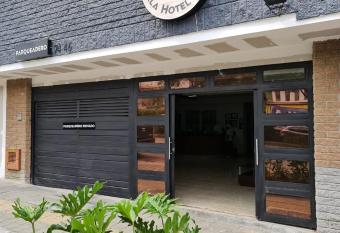 M  ndala Hotel Bel  n allows 18 year olds to book a room