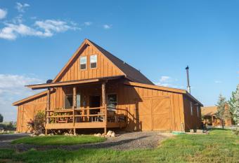 Beautiful 1 BR  allows 18 year olds to book a room