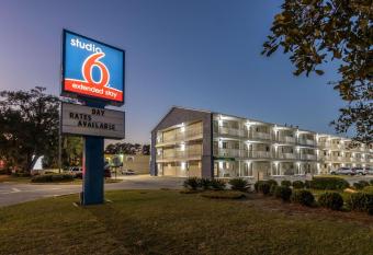 Studio 6 Savannah Ga allows 18 year olds to book a room