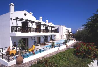 Hersonissos Maris has rooms with a private hot tub