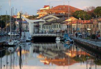 Cervia Marina Suite has rooms with a private hot tub