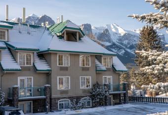 Pocaterra Inn & Waterslide has Balcony rooms