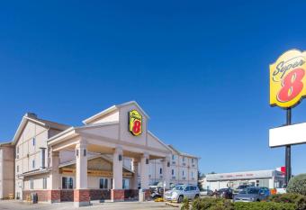 Super 8 by Wyndham Moose Jaw SK allows 18 year olds to book a room