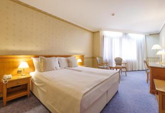 Hotel Downtown has Balcony rooms