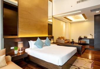 Jasmine Resort Bangkok has rooms with a private hot tub