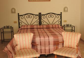 Agriturismo Villa Caprareccia allows 18 year olds to book a room