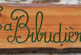 G  tes de la Bibudi  re allows 18 year olds to book a room