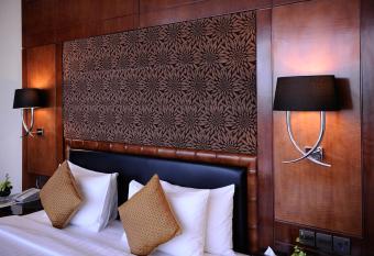 Al Hamra Palace By Warwick has Smoking rooms