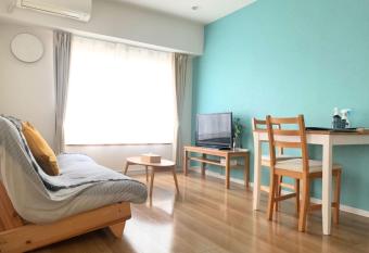 Home n Lounge has rooms with a private hot tub